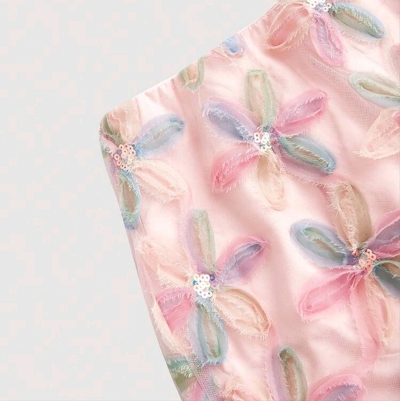 Elegant Luxe MiuMiu Style Colorful Floral 3D Net Fabric Low Waist Mini Skirt - Picture 3 of 4